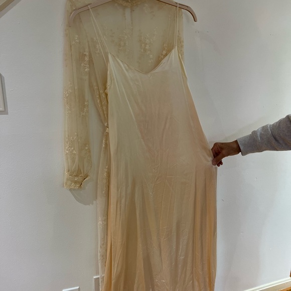 Vintage Lace Dress. - Picture 6 of 6